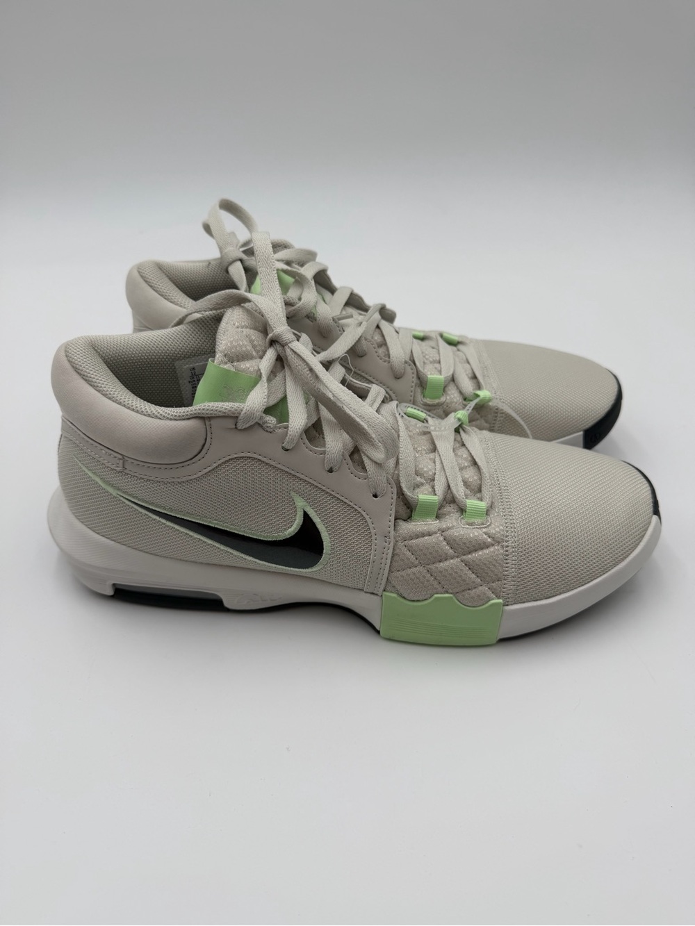NWT Nike LeBron Witness 8 Sz 12 Men’s